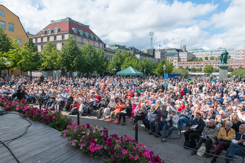 Publik i Kungsträdgården 26 juli 2015